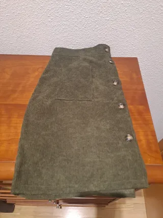Minifalda verde pana botones Talla L con etiqueta