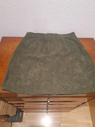 Minifalda verde pana botones Talla L con etiqueta