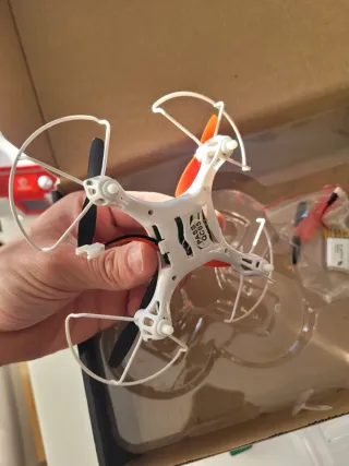 Dron CX Blanco y Rojo con Mando