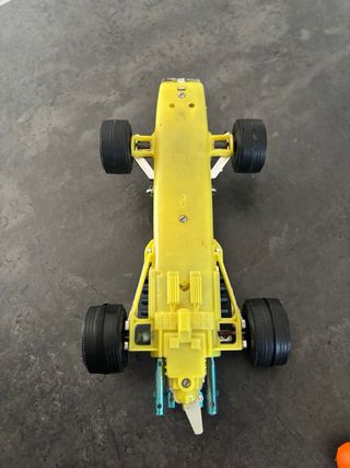 Macchina da corsa F1 giocattolo gialla