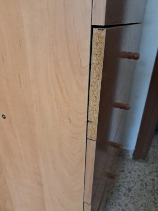 Cómoda de cajones de madera