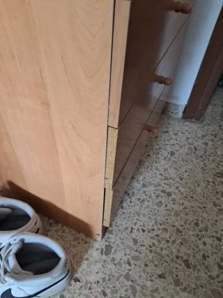 Cómoda de cajones de madera