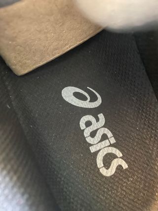 Zapatillas Asics negras y grises talla 42