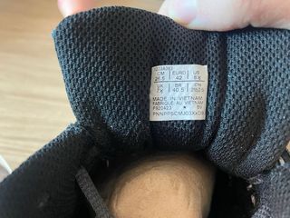 Zapatillas Asics negras y grises talla 42