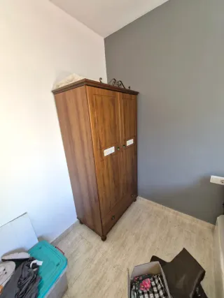 Estantería, cabezal cama, perchero madera y metal