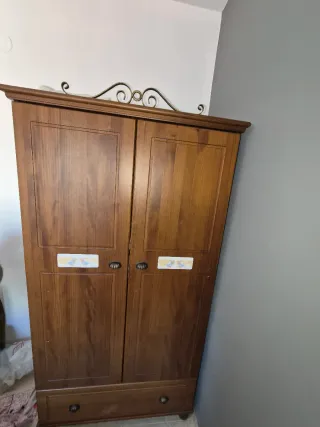 Estantería, cabezal cama, perchero madera y metal
