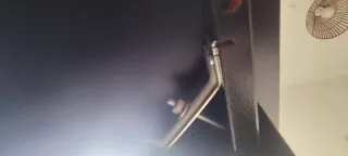 Mesa auxiliar de madera negra