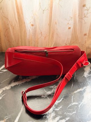 Riñonera tipo Supreme en perfecto estado.