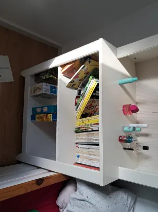 Estantería blanca de madera