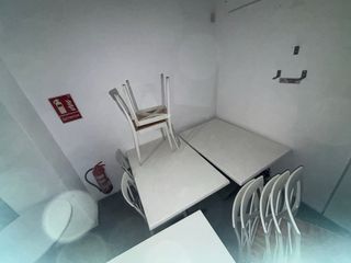 100 € Conjunto mesa y sillas metal madera