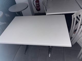 100 € Conjunto mesa y sillas metal madera