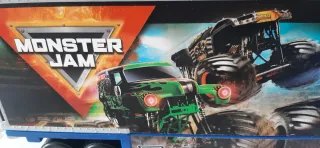 Camión Monster Jam con Rampa y Coche