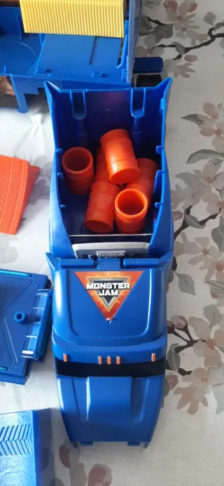 Camión Monster Jam con Rampa y Coche