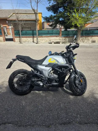 Zontes GK 125 X Plata y Negra