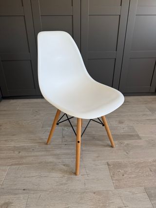 Silla blanca diseño moderno