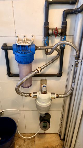 Realizo trabajos de fontanería en viviendas.