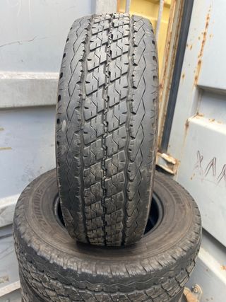 Neumático usado 215/70 R15C 109