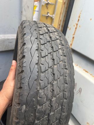 Neumático usado 215/70 R15C 109
