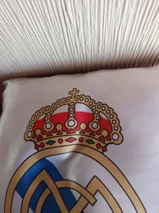 Cojín Real Madrid Satinado. No envío.