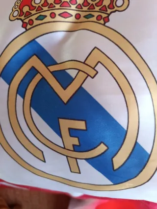 Cojín Real Madrid Satinado. No envío.