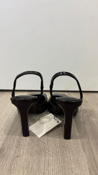 Zapatos de tacón Zara marrones