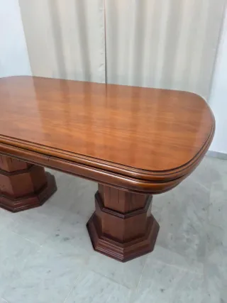 Mesa de salón de madera