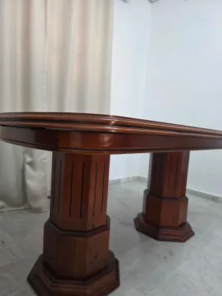 Mesa de salón de madera