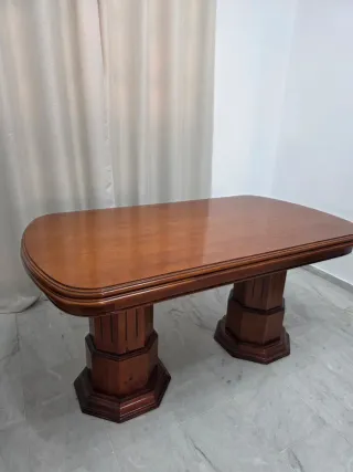 Mesa de salón de madera