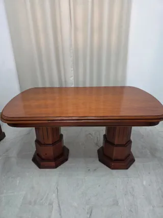 Mesa de salón de madera