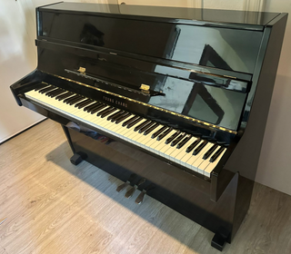 Piano de pared Young Chang U-109 negro
