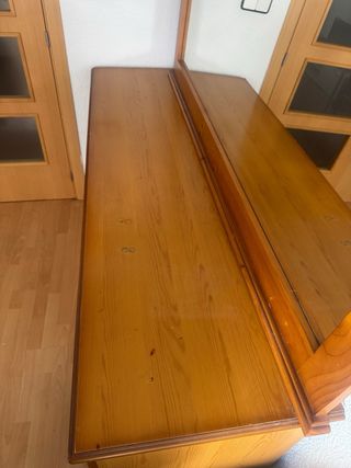 Mueble de salón con espejo