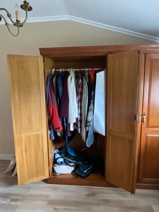 Armario ropero de madera