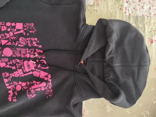 Sudadera Nike Negra con Estampado Rosa