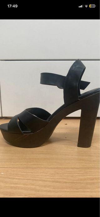 Sandalo con tacco nero
