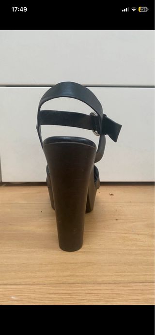 Sandalo con tacco nero