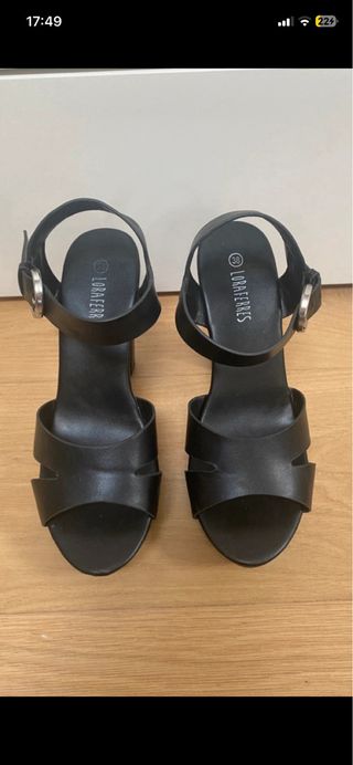 Sandalo con tacco nero