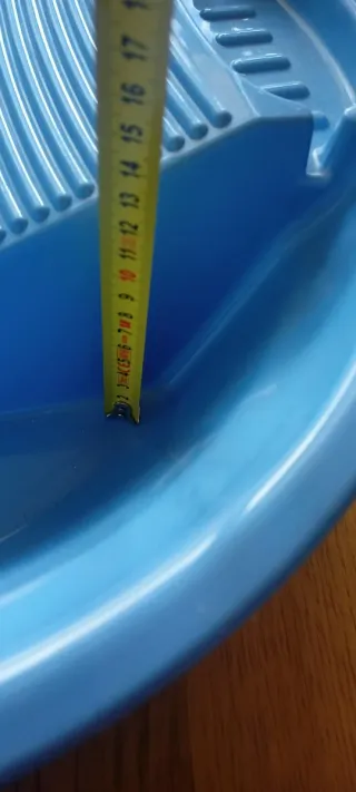 Palangana lavabo con tabla de plástico azul