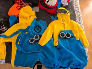 Confezione di costumi per bambini e adulti