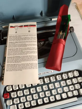 Macchina da scrivere Antares Compact 26