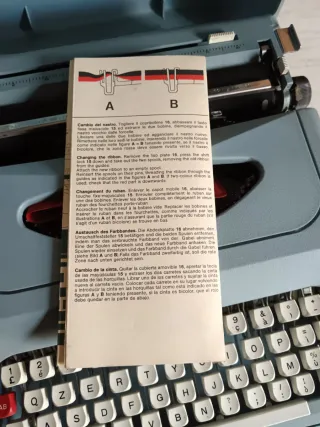 Macchina da scrivere Antares Compact 26