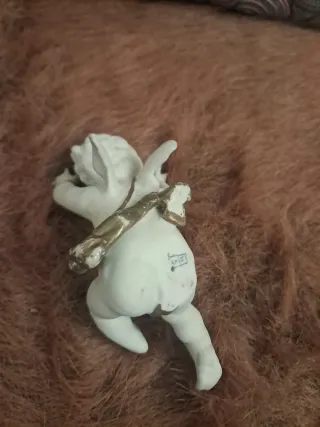 Ángel de porcelana ,  voltereta, sello en base