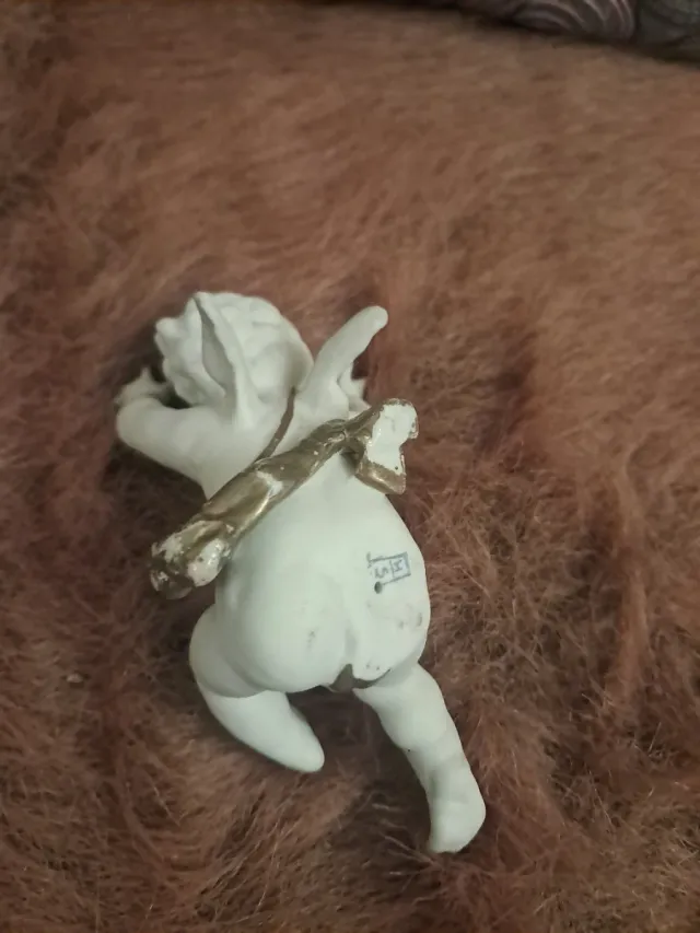 Ángel de porcelana ,  voltereta, sello en base