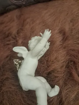 Ángel de porcelana ,  voltereta, sello en base