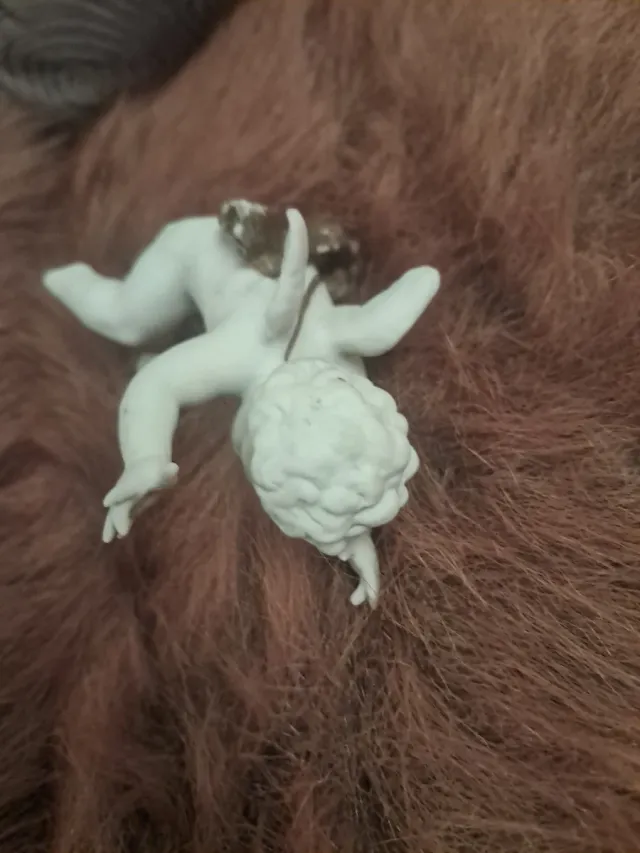 Ángel de porcelana ,  voltereta, sello en base