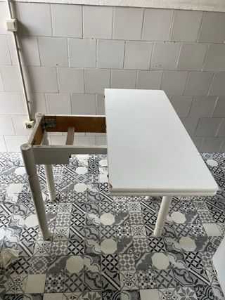 Mesa de madera blanca plegable