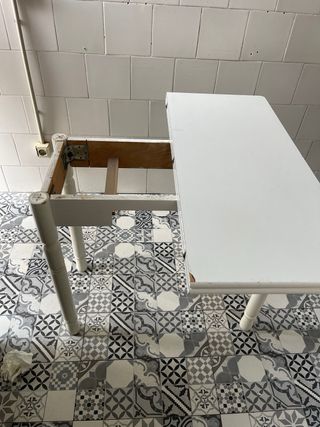 Mesa de madera blanca plegable