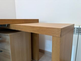 Escritorio Malm y Silla Oficina Roja