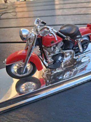 Moto Colección Roja Escala