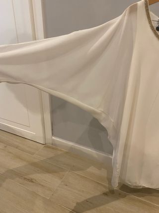 Blusa blanca con pedrería