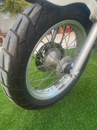 Suzuki VanVan 125 Blanca y Marron